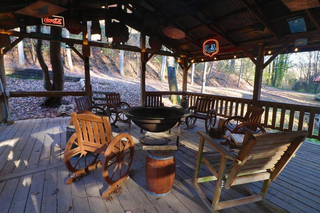 Oktoberfest Themed Cabin In Woods Stream #14 ヘレン エクステリア 写真